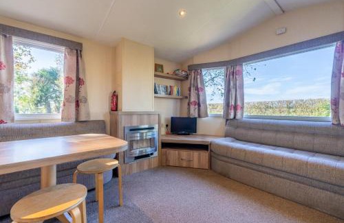 Irstead House | The Pollywiggle, Waxham, nr Sea Palling, Dog friendly, Private path to the beach