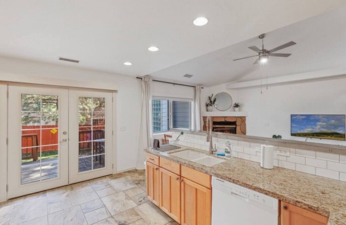 Ponderosa Trails House | The Ponderosa House | Garage | Quiet neighborhood