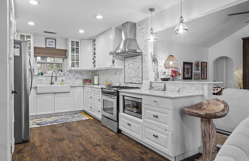 West Oak Hill House | The Pool & Gaming Austin Retreat · 3 Bedroom Home, Pool, Hot Tub, Arcade & More