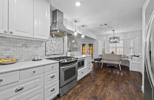 West Oak Hill House | The Pool & Gaming Austin Retreat · 3 Bedroom Home, Pool, Hot Tub, Arcade & More