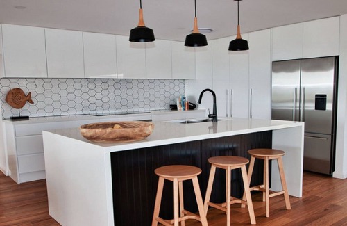 Wamberal House | The Pool House - Light and Spacious