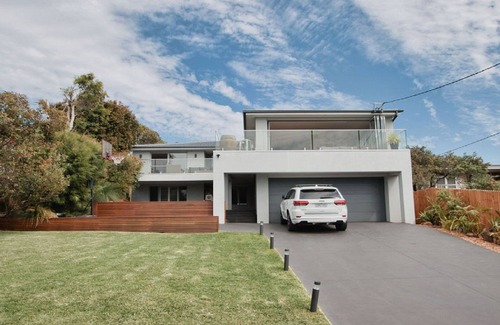 Wamberal House | The Pool House - Light and Spacious
