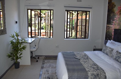 Germiston Apartment | The Pool house