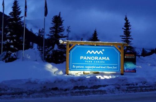 East Kootenay Apartment | The Powder Nook, Hot Pools, Mile 1 Express Chair