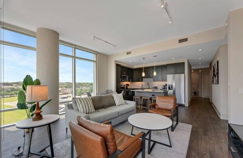 North Dallas Apartment | The Preston Beauty I Premium 2BR in Dallas