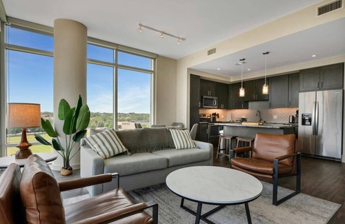 North Dallas Apartment | The Preston Beauty I Premium 2BR in Dallas