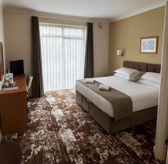 Dursley Hotel | The Prince of Wales Hotel Berkeley by Belvilla, A38 M5