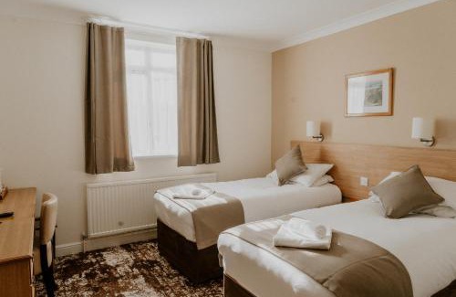 Dursley Hotel | The Prince of Wales Hotel Berkeley by Belvilla, A38 M5
