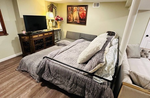 Yardville-Groveville Bed & Breakfast | The Princeton Three, Cozy 3BR Retreat w/BBQ Patio