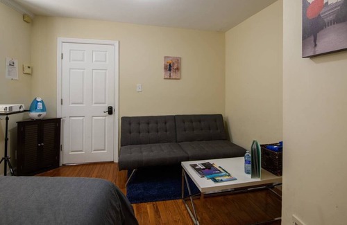 Southwark House | THE PRIVATE POOL ROOM! Liberty Bell, Queen Village, PennsLanding, Metro Apt1854