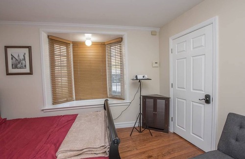 Southwark House | THE PRIVATE POOL ROOM! Liberty Bell, Queen Village, PennsLanding, Metro Apt1854