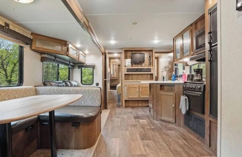 Hermosa House | The Puma - XL Camper by Mt Rushmore/Custer SP