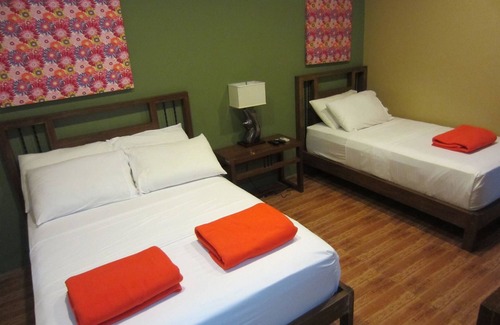 Paranaque Bed & Breakfast | The Purple Tree Bed & Breakfast