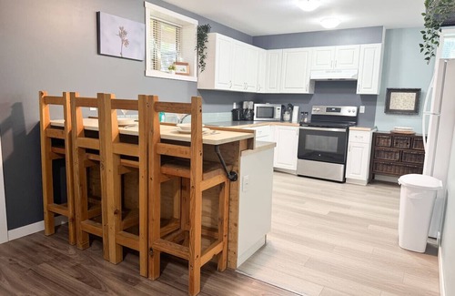 Golden Condo | The Quartz Base - Mint Suite