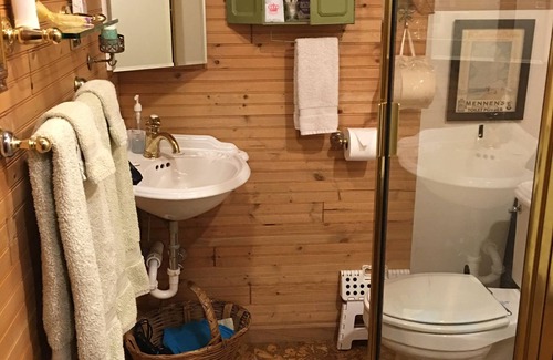 Bellefonte Bed & Breakfast | The Queen, A Victorian Bed & Breakfast