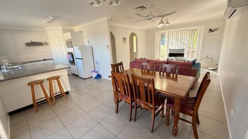 Collingwood Park House | The Queen Nest Family House Unit 1