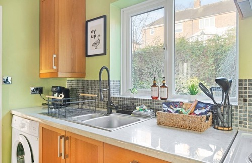 Nottingham House | The Quorn House - 3 bed home - sleeps 5 - high quality, spacious and convenient.