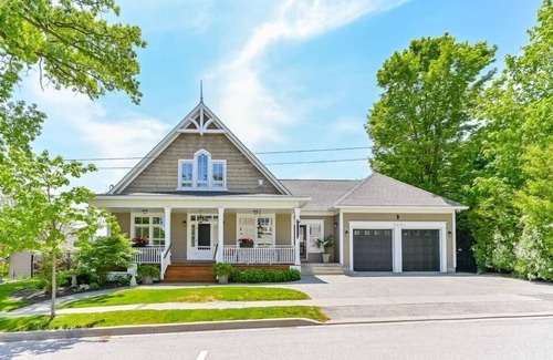 Elora Apartment | The Rainforest Suite: cozy & spacious Suite right in Downtown Elora