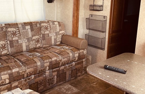 Meadview House | The Rambler Glamping Trailer - SkyWalk, Lake Mead, Site Seeing, Hiking,
