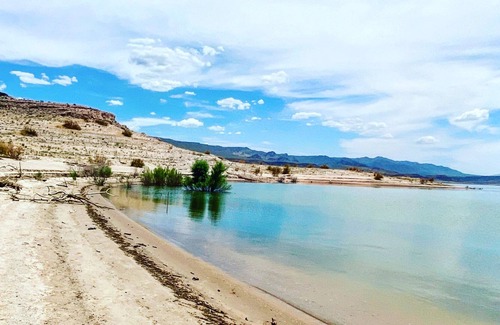 Meadview House | The Rambler Glamping Trailer - SkyWalk, Lake Mead, Site Seeing, Hiking,