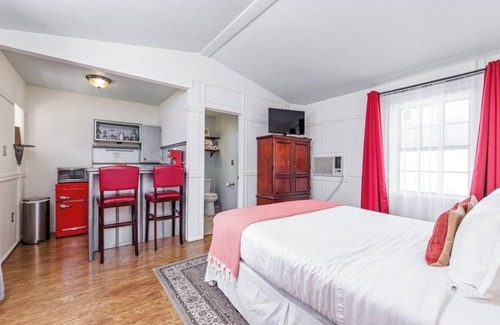 Christoval Hotel | The Ranch House Motel - The Agarita Room
