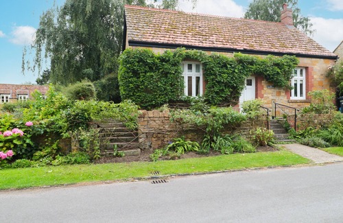 Hinton St. George House | THE READING ROOM, pet friendly, with a garden in Hinton St George