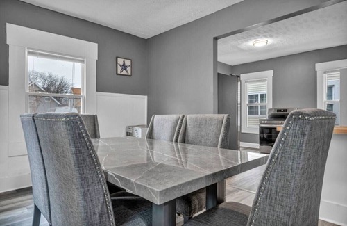 Detroit - Shoreway House | The Recovery Retreat Room