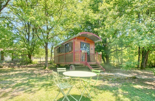 Monsac House | The Red Caravan - Unique Stay in a Caravan - Unusual Accommodation in the Heart of the Dordogne