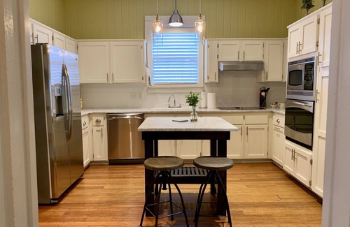 Seville Historic District House | The RED DOOR: Explore Pensacola's Downtown Entertainment next to Wedding Venues!