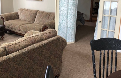 Nauvoo Apartment | The Red Front Suite - Sleeps 15