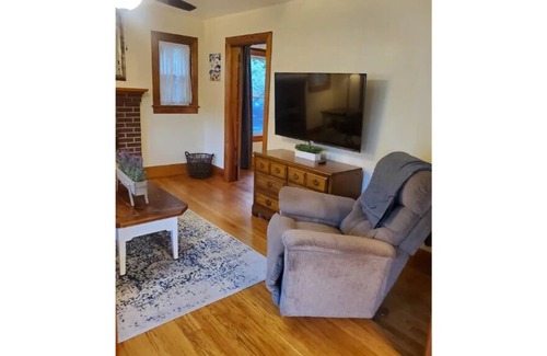 Staunton House | The Redhouse, off street parking, washer+dryer