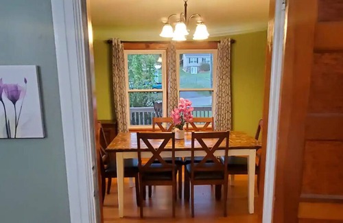 Staunton House | The Redhouse, off street parking, washer+dryer