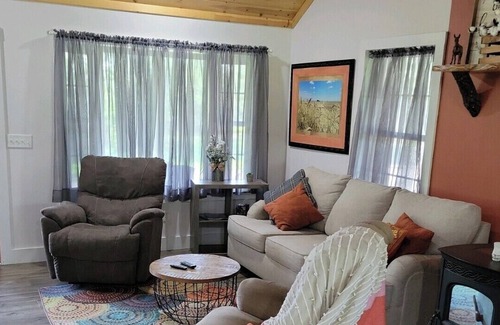 Warsaw House | The Reel Retreat- Boat parking, pond, huge porch, close to Truman Lake, WIFI