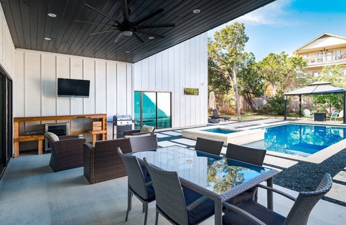 Hudson Bend House | The Reserve: Private Pool, outdoor entertainment area, master downstairs, Wifi, Parking