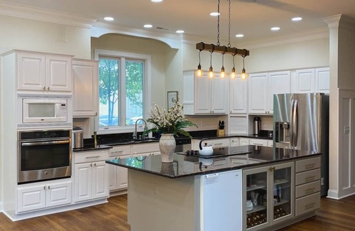 Paducah House | The Respite Boutique Hotel, Mockingbird B - Queen Suite