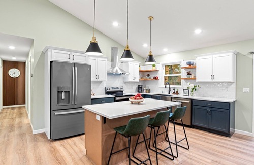 Harrisburg House | The Respite: Spacious beautiful new build, sleeps 8-10. 7 minutes from Hershey.