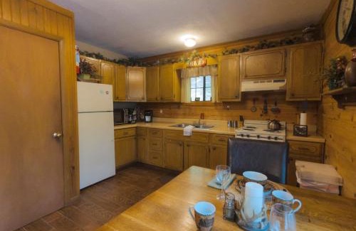 Eureka Springs House | The Rest and Relxation Cabin