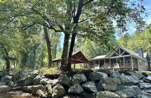 Warne House | The Rest. Spacious 5 bedroom home with beautiful amenities in tranquil Warne,NC