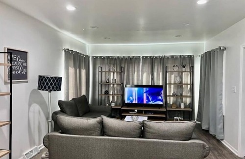 East Chicago House | 𝙏𝙃𝙀 🅡🅔🅖🅘🅞🅝 𝓡𝙚𝙩𝙧𝙚𝙖𝙩 ✺4ʙᴇᴅʀᴏᴏᴍ ʜᴏᴍᴇ 𝓃𝑒𝒶𝓇 ℂℍ𝕀ℂ𝔸𝔾𝕆