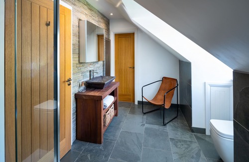 Cardigan Apartment | The Retreat - high-end and beautifully presented homestay near Cardigan