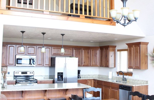 Sweetwater Cabin | The Retreat on Badger 5BR/3.5BA