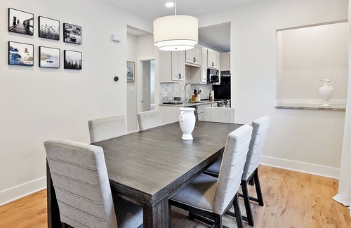 Detroit Apartment | The Retreat At The Park. 2 BDR-Lower Unit