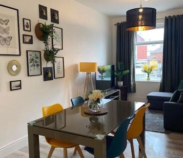 Kenfig Hill Apartment | The Retreats 1 Kenfig Hill Pet Friendly 2 Bedroom Flat with King Size bed twin beds and sofa bed sleeps up to 5 people