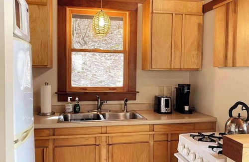 Jefferson House | The Rhododendron Retreat