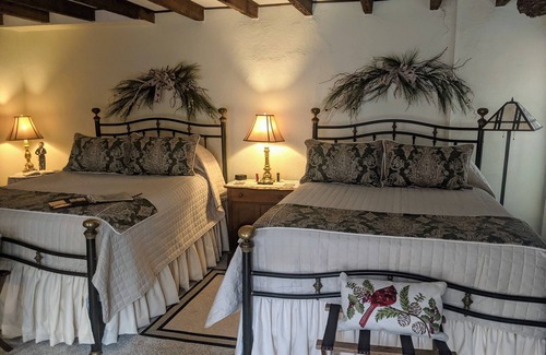 Old Town Fredericksburg Bed & Breakfast | The Richard Johnston Inn & 1890 Caroline House