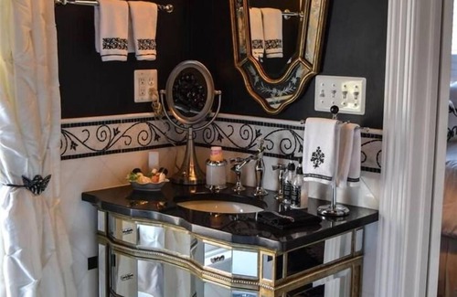 Old Town Fredericksburg Bed & Breakfast | The Richard Johnston Inn & 1890 Caroline House