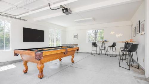 Temecula Villa | The Riesling Retreat by AvantStay Estate w Pool HotTub Putting Green Pickle Ball Court