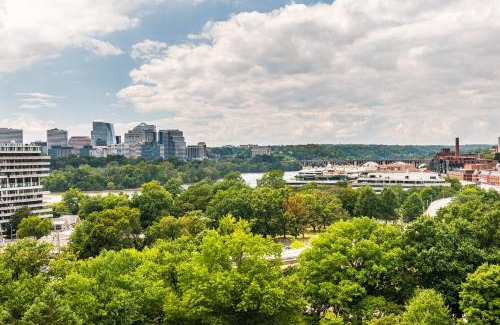 Foggy Bottom Hotel | The River Inn