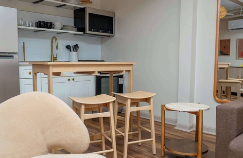 East Market District Apartment | The River Suite – Peaceful Zen Retreat in NULU