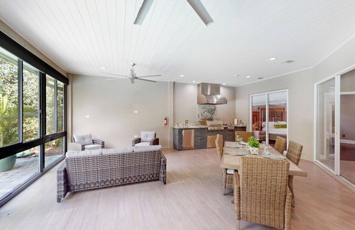 Boyette Springs House | The Riverview Estates: Sauna and Heated Pool